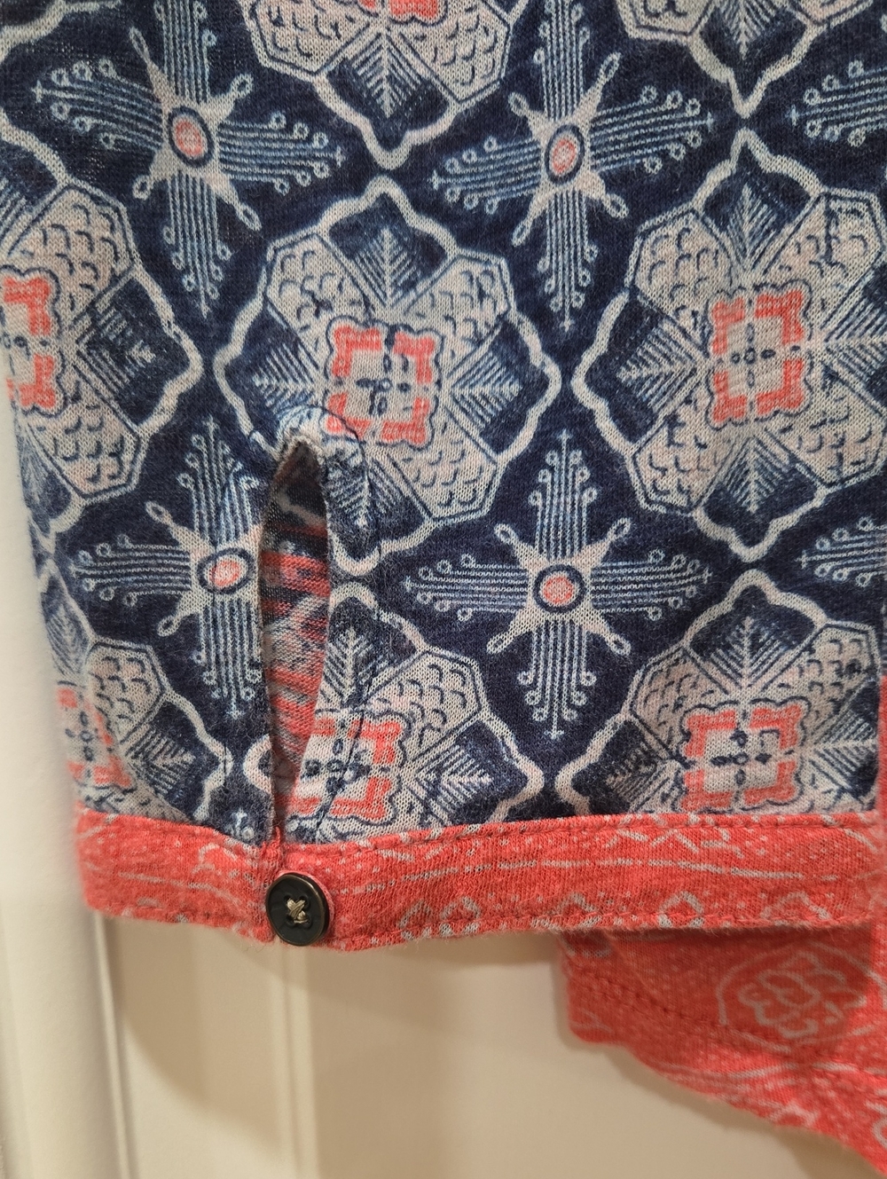 3/15$ Lucky Brand Coral and Navy Mixed-Print V-Neck Tunic - Picture 4 of 4